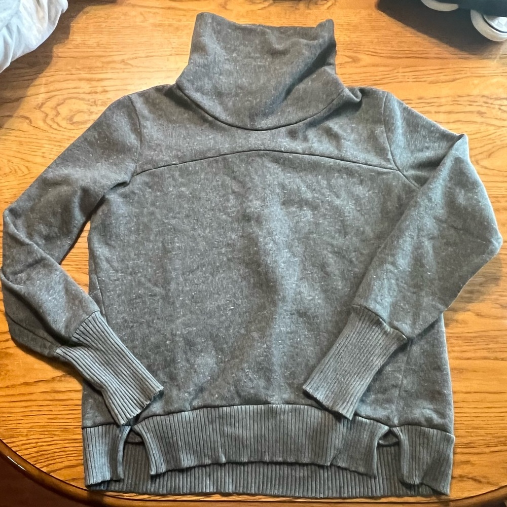 Womens alo Sweatshirt